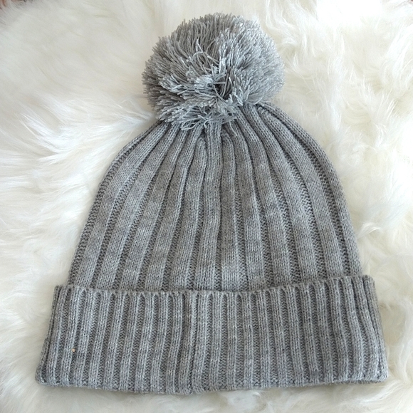 🎅 NWT MICHAEL KORS BEANIE WITH POM - Picture 2 of 6